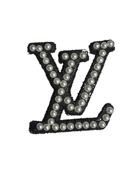 LV-INSPIRED BLACK PEARL LETTERS