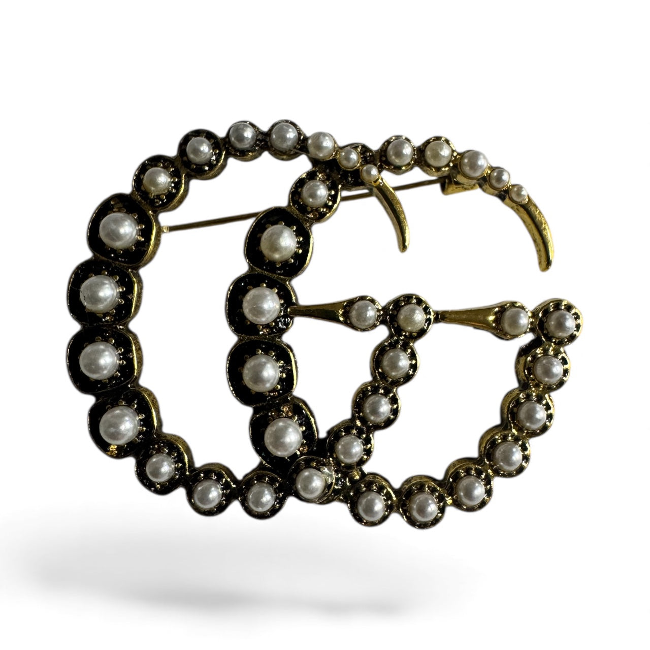 Gold Pearl Double-G Brooch – Designer-Inspired Elegant Statement Pin