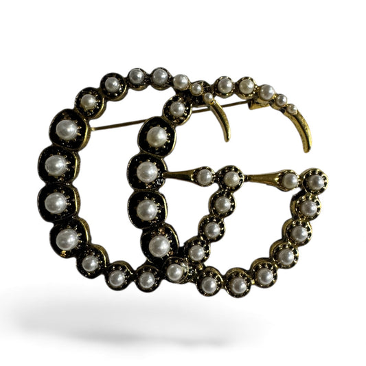 Gold Pearl Double-G Brooch – Designer-Inspired Elegant Statement Pin