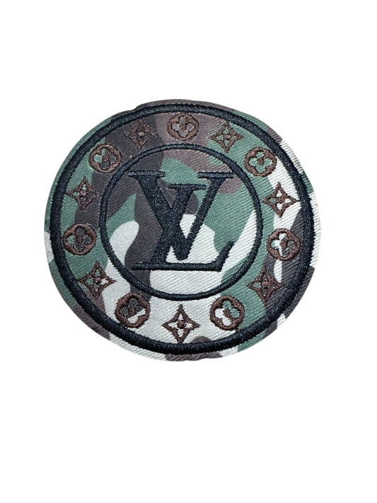 LV-INSPIRED CAMO LOGO CIRCLE